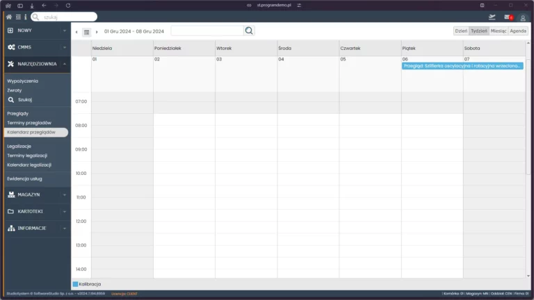 Interfejs przedstawia kalendarz przeglądów w systemie zarządzania narzędziownią. Główna część ekranu pokazuje widok tygodniowy